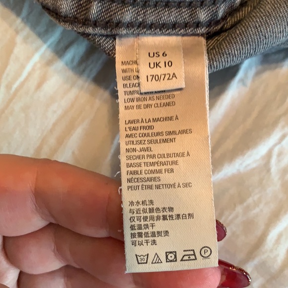 Distressed Denim Mini🔥 - Picture 4 of 8